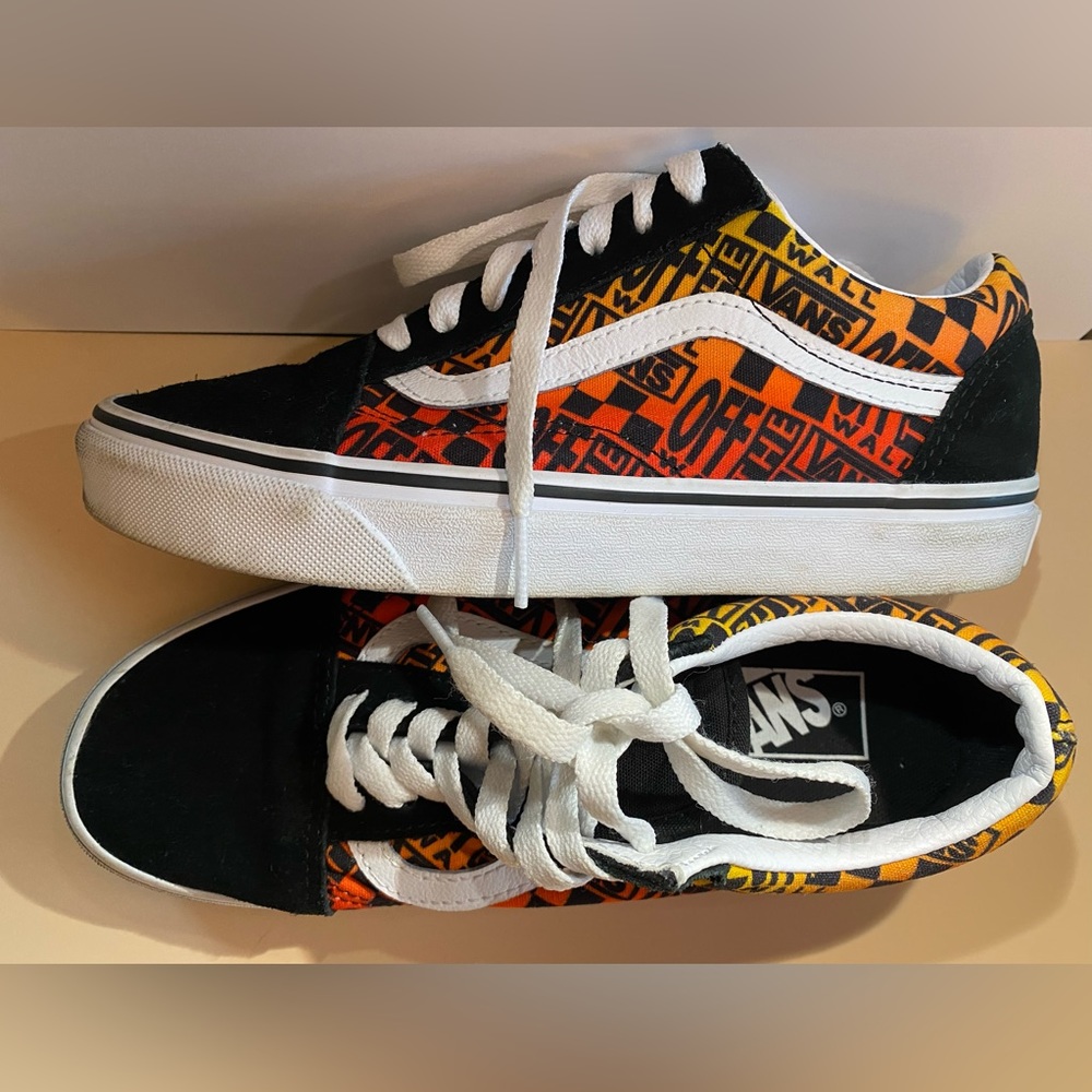 Used, in great condition Vans Off the Wall Logo Shoes in Ombré Red